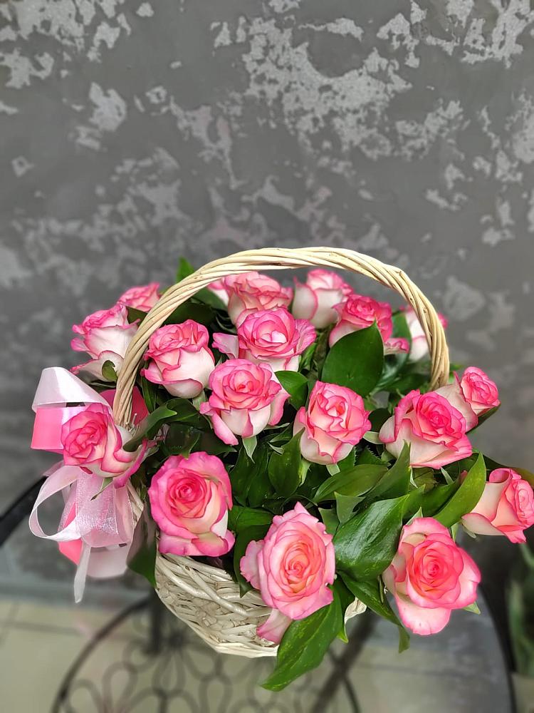 Цветочная композиция из Розы в корзине в Месягутово