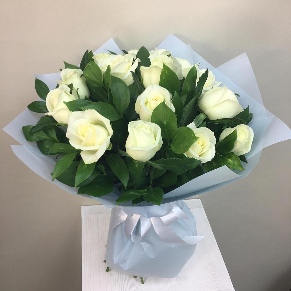 Букет 15 Белых роз Проуд в Месягутово