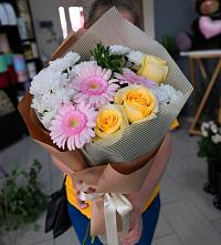 Букет цветов из:  Герберы, Розы и Хризантемы в Месягутово