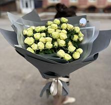 Букет Белые кустовые розы Солинеро в Месягутово