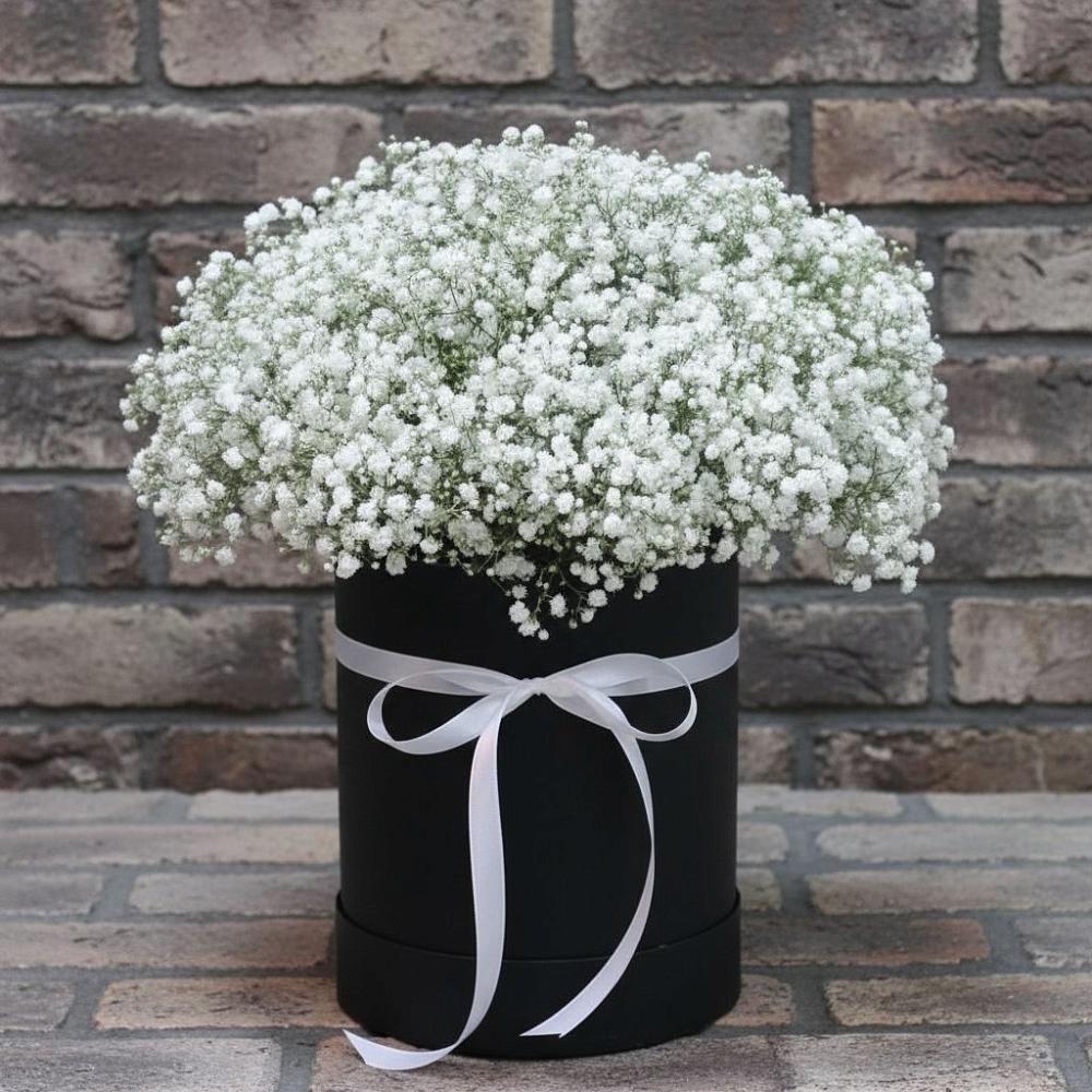 Цветочная композиция из Гипсофила в шляпной коробке в Месягутово