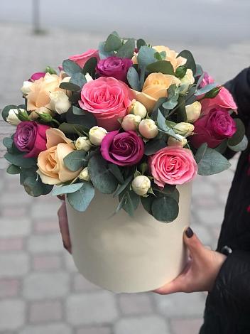 Цветочная композиция из Розы в шляпной коробке в Месягутово
