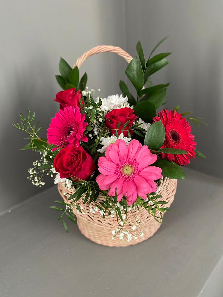 Цветочная композиция из Розы, Хризантемы и Герберы в корзине в Месягутово