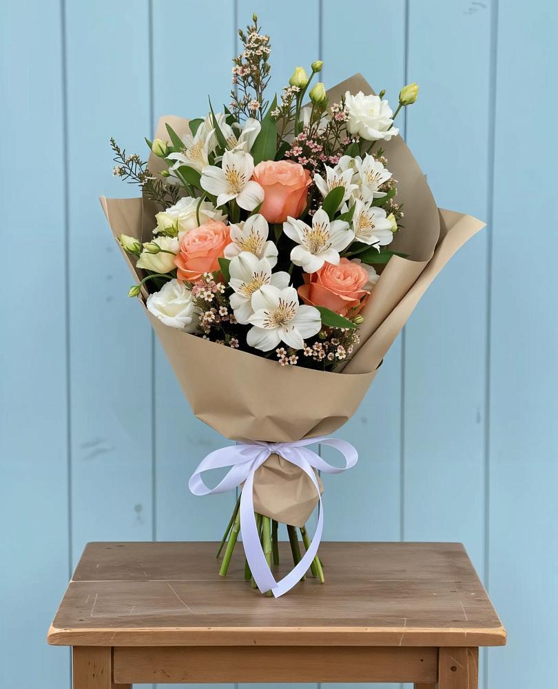 Букет цветов из: Альстромерии, Лизиантусы, Розы и Хризантемы в Месягутово